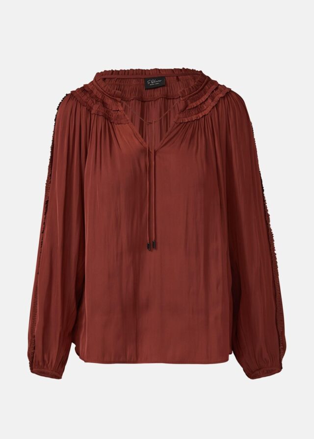 Fließende Satinbluse mit Rüschen