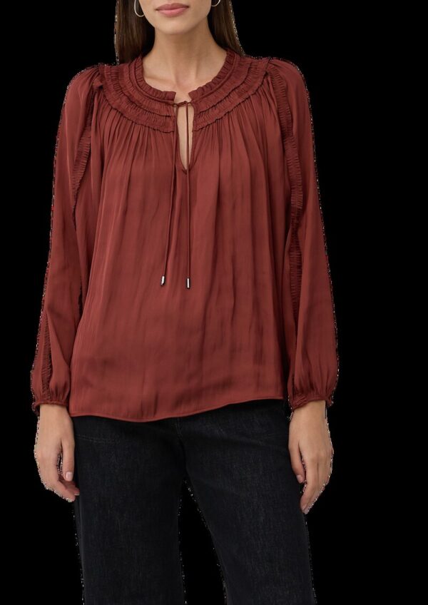 Fließende Satinbluse mit Rüschen