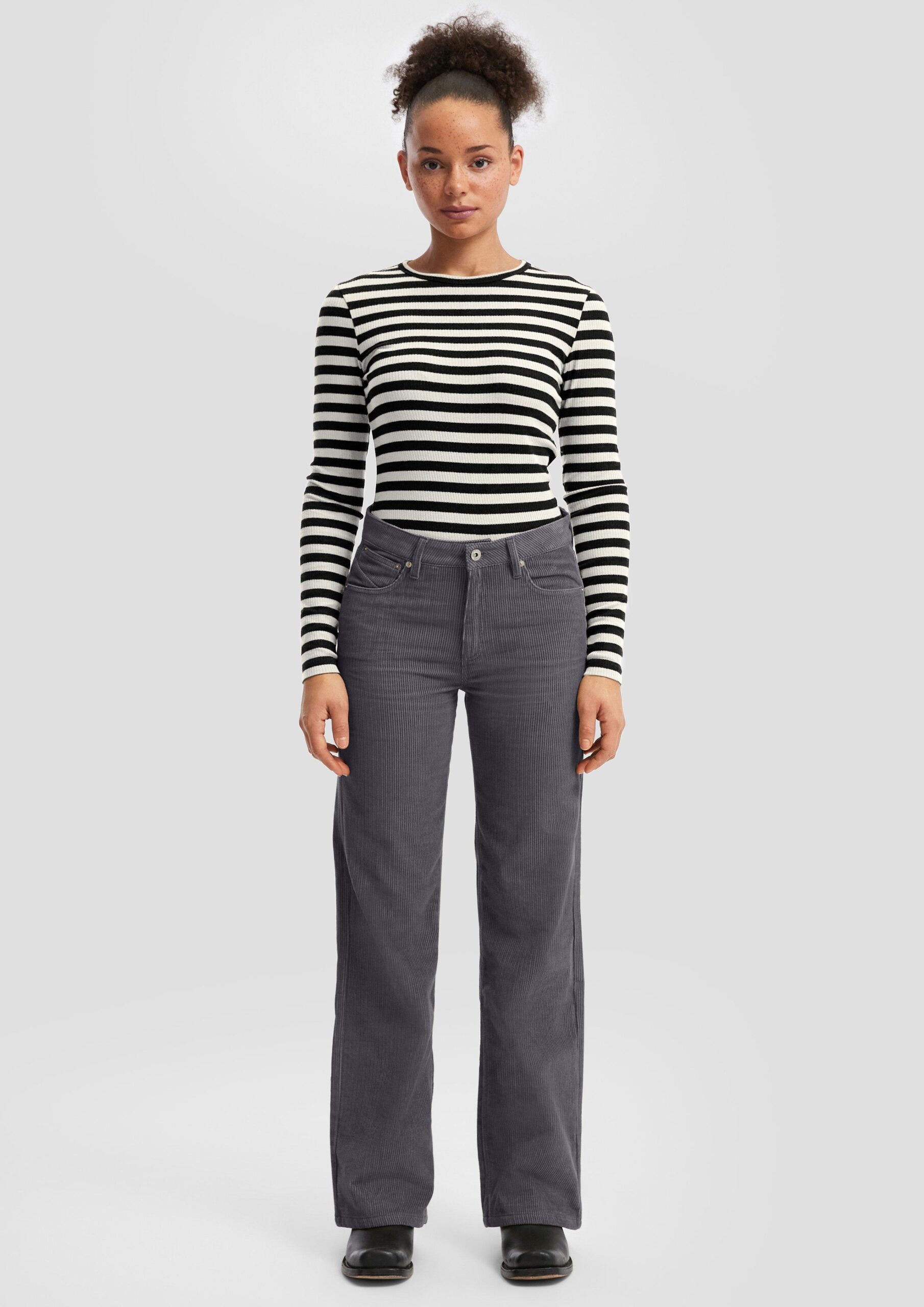 Cordhose mit weitem Bein