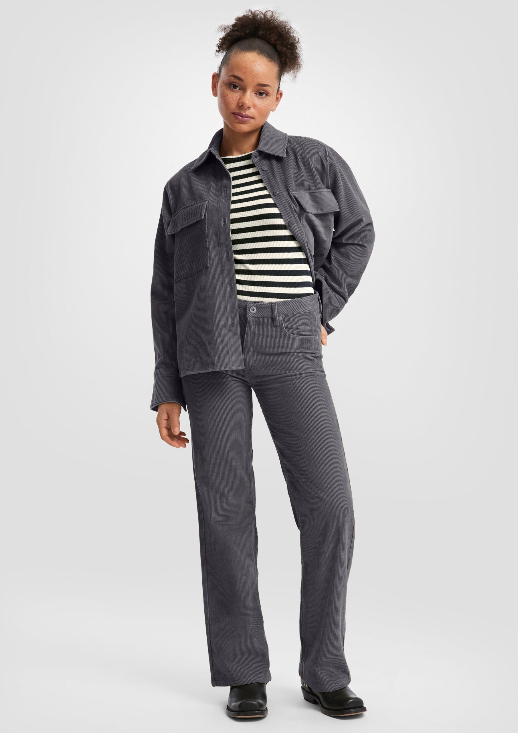 Cordhose mit weitem Bein