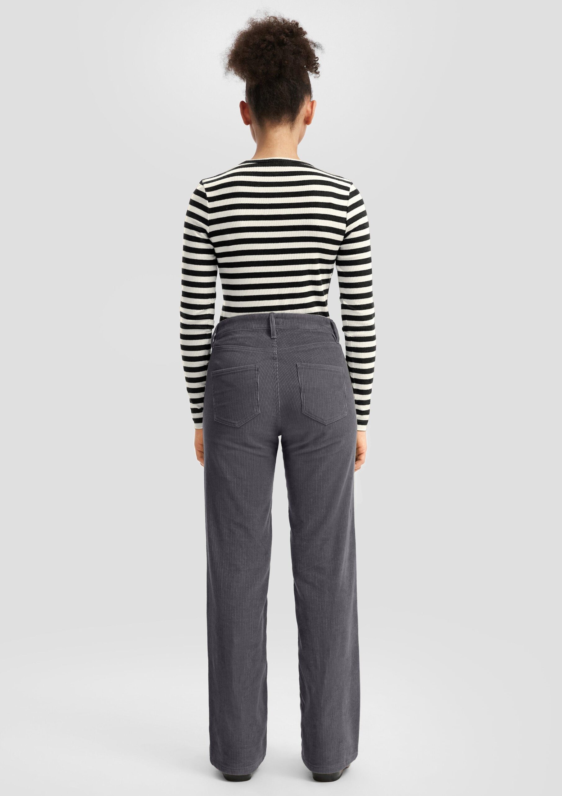 Cordhose mit weitem Bein