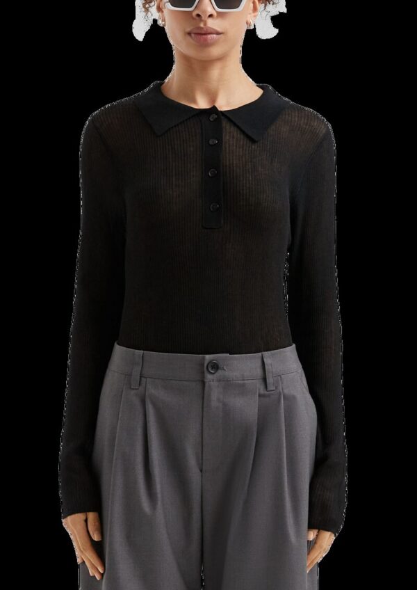 Leicht transparenter Pullover mit Knopfleiste und Polokragen