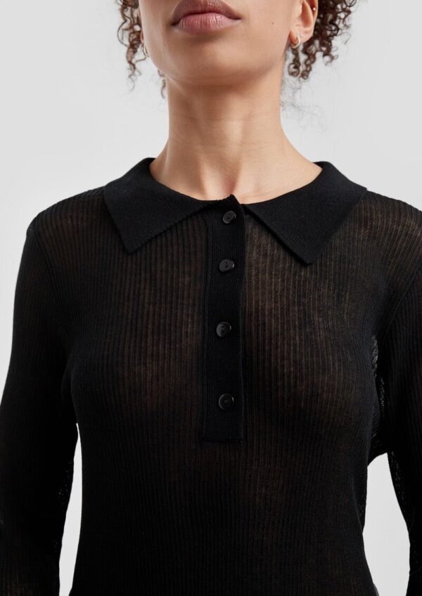 Leicht transparenter Pullover mit Knopfleiste und Polokragen