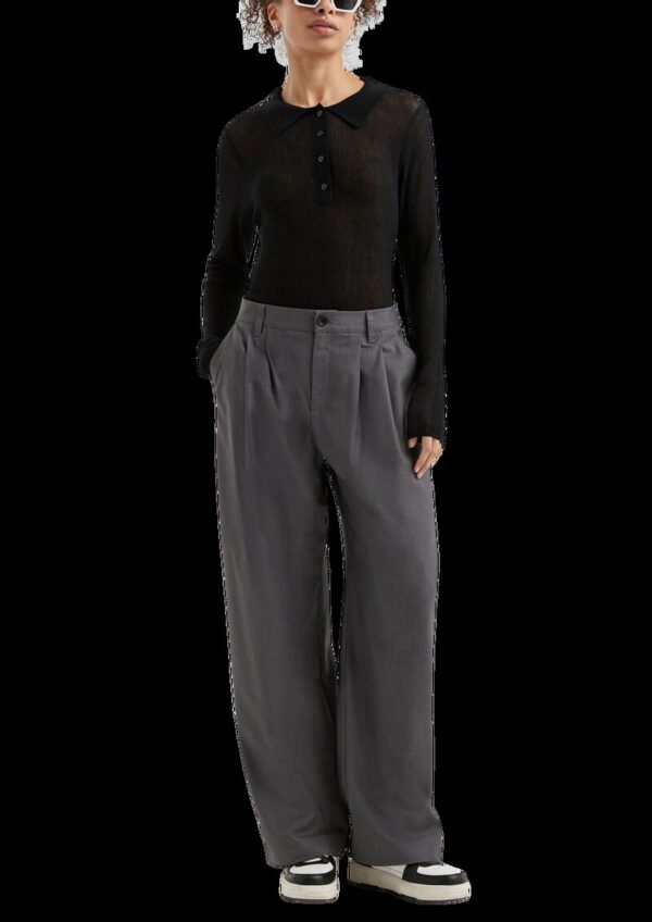 Leicht transparenter Pullover mit Knopfleiste und Polokragen