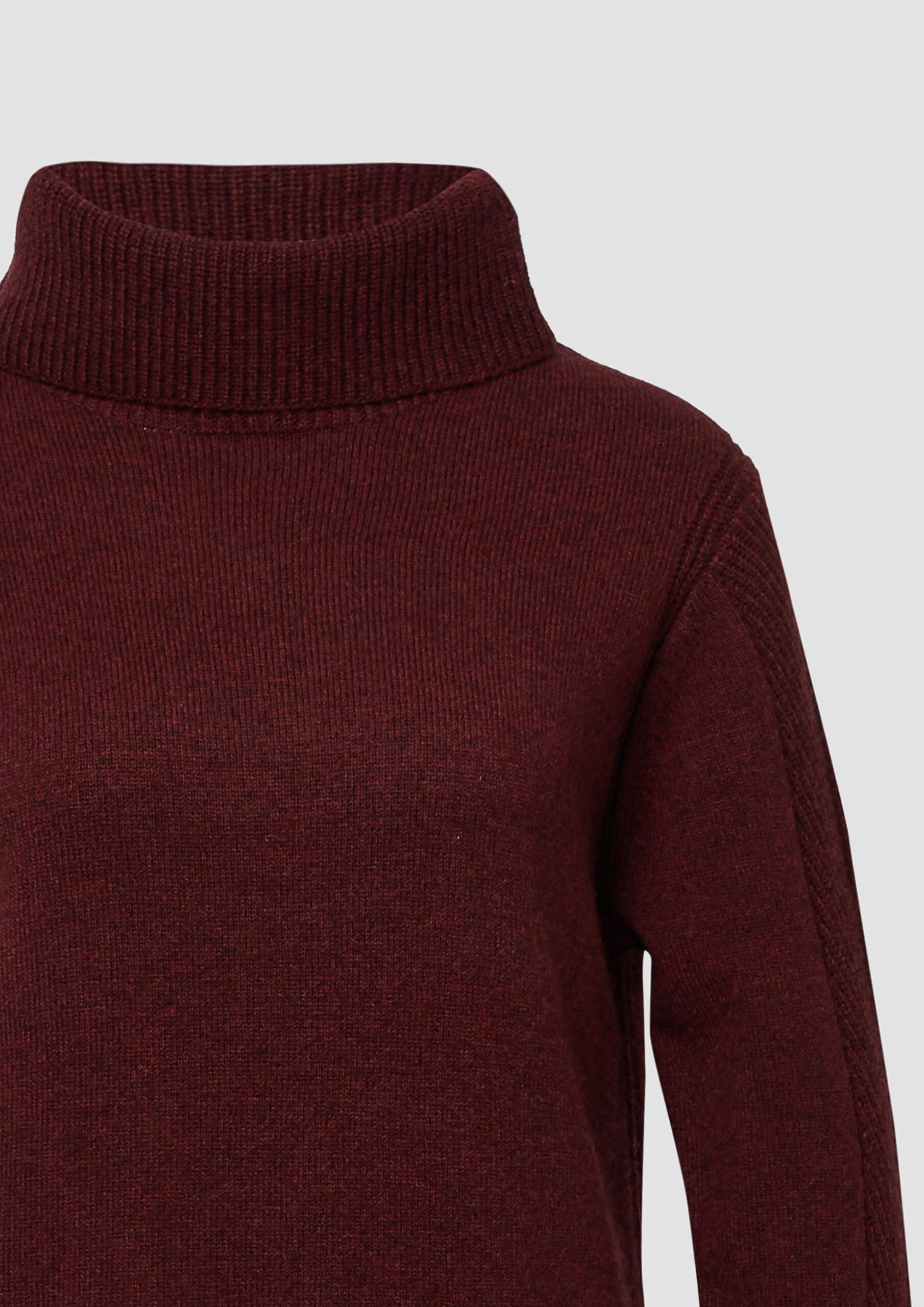 Gestricktes Midikleid mit Rollkragen und Ajourdetails