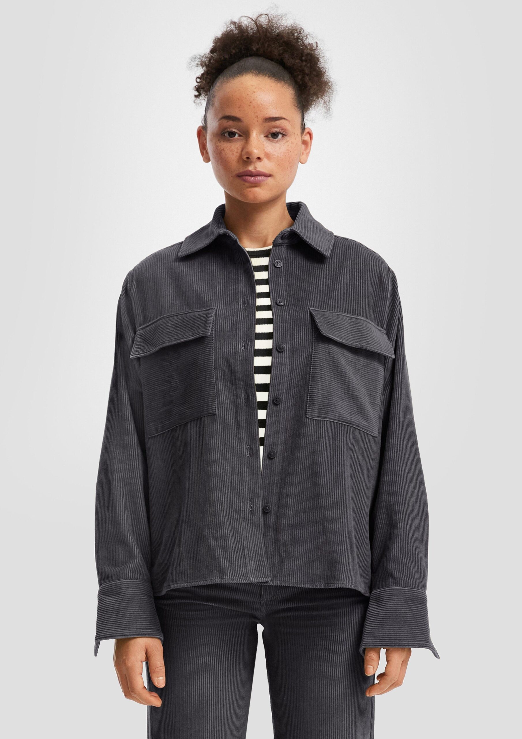 Cord-Overshirt mit Brusttaschen