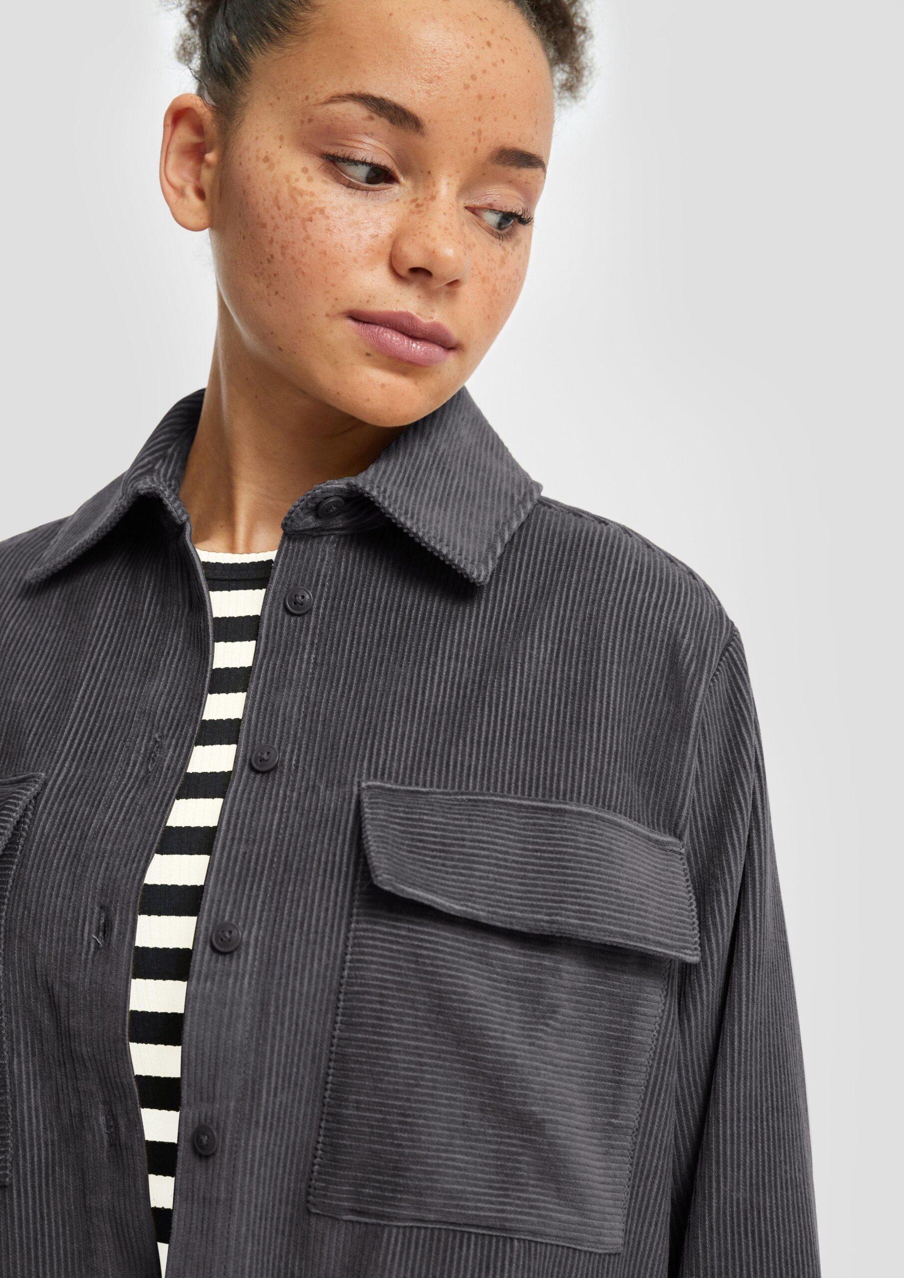 Cord-Overshirt mit Brusttaschen