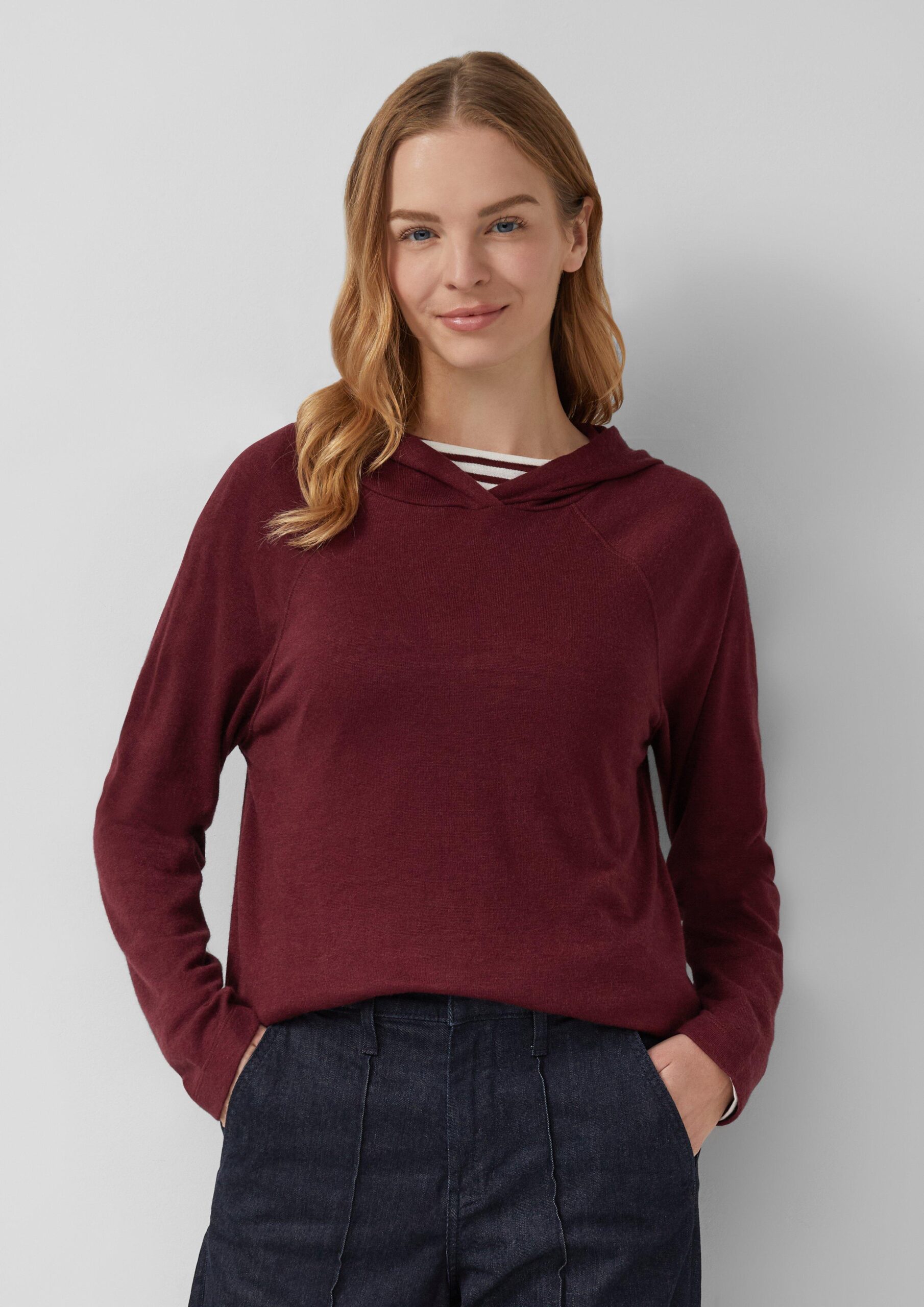 Meliertes Longsleeve aus Stretchjersey mit Kapuze