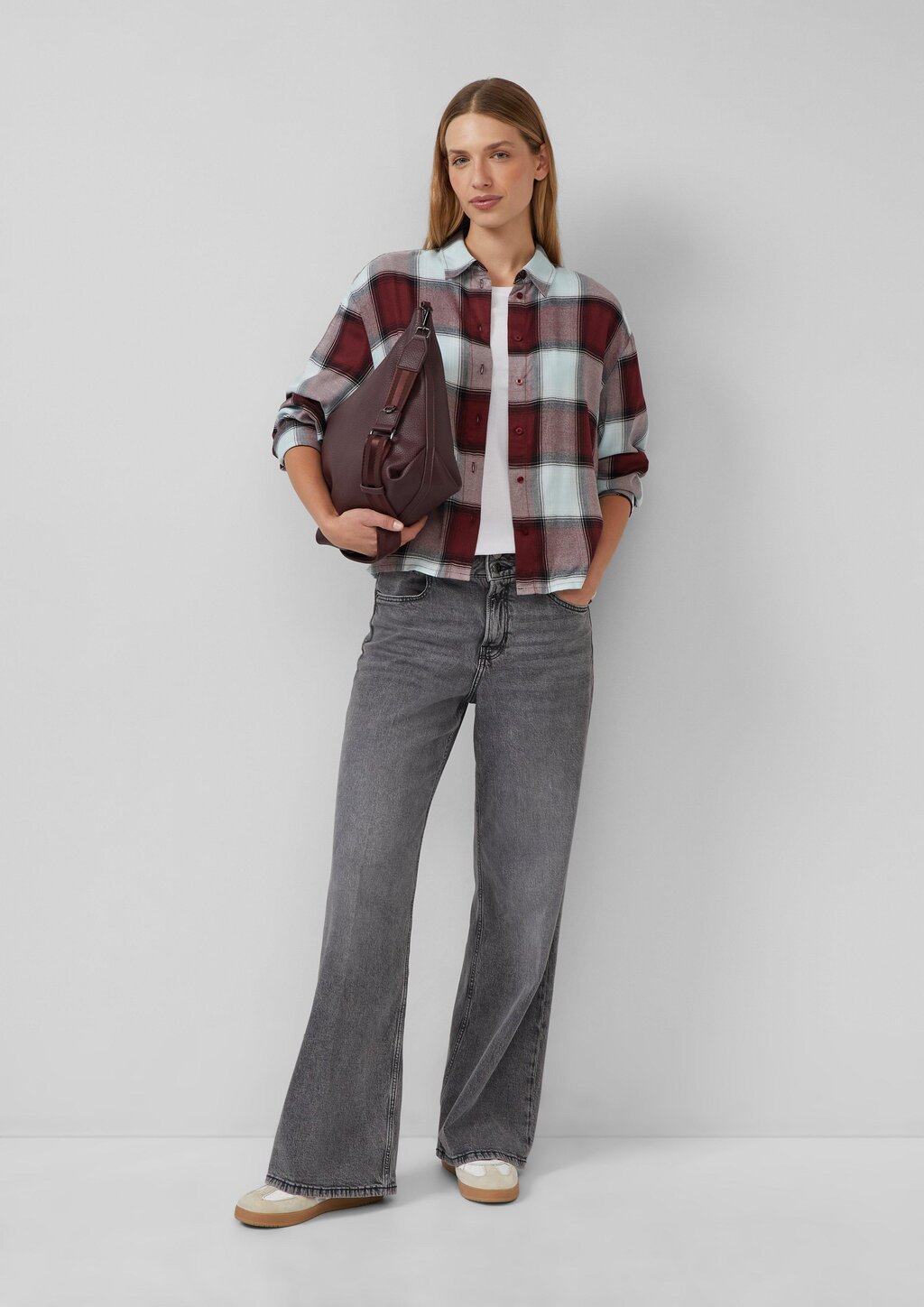 Karierte Hemdbluse aus Viskosemix mit Raffung