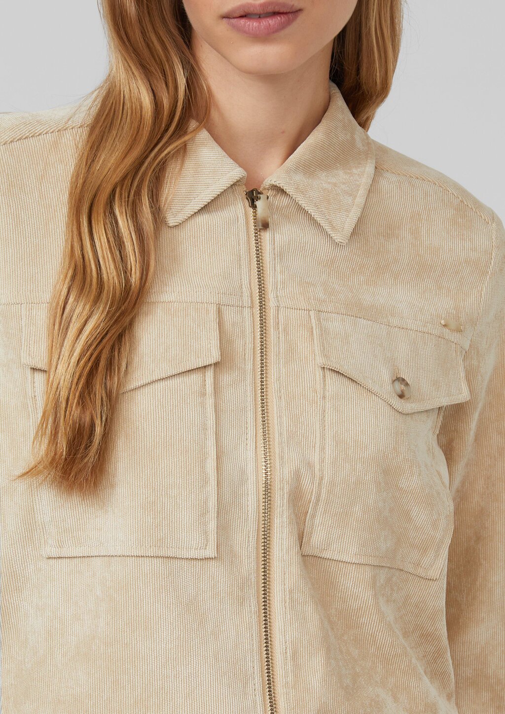 Verkürzte Cordjacke mit aufgesetzten Brusttaschen