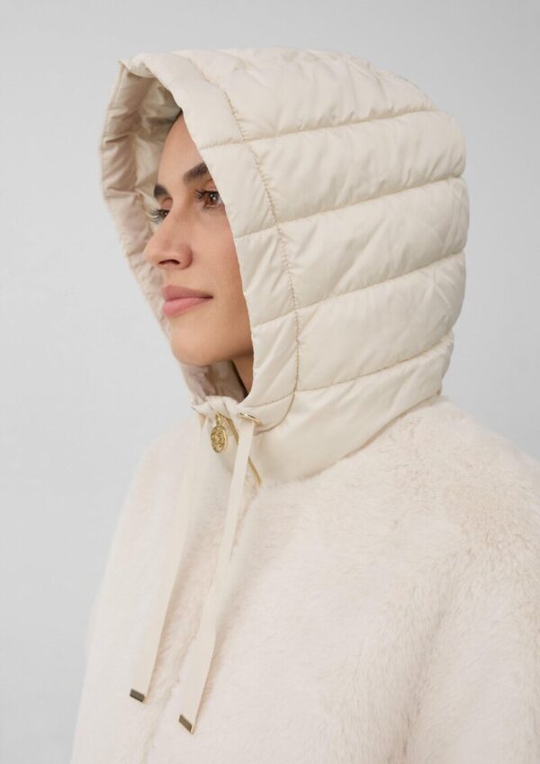 Gefütterter Teddyplüsch-Mantel mit wattierten Ärmeln