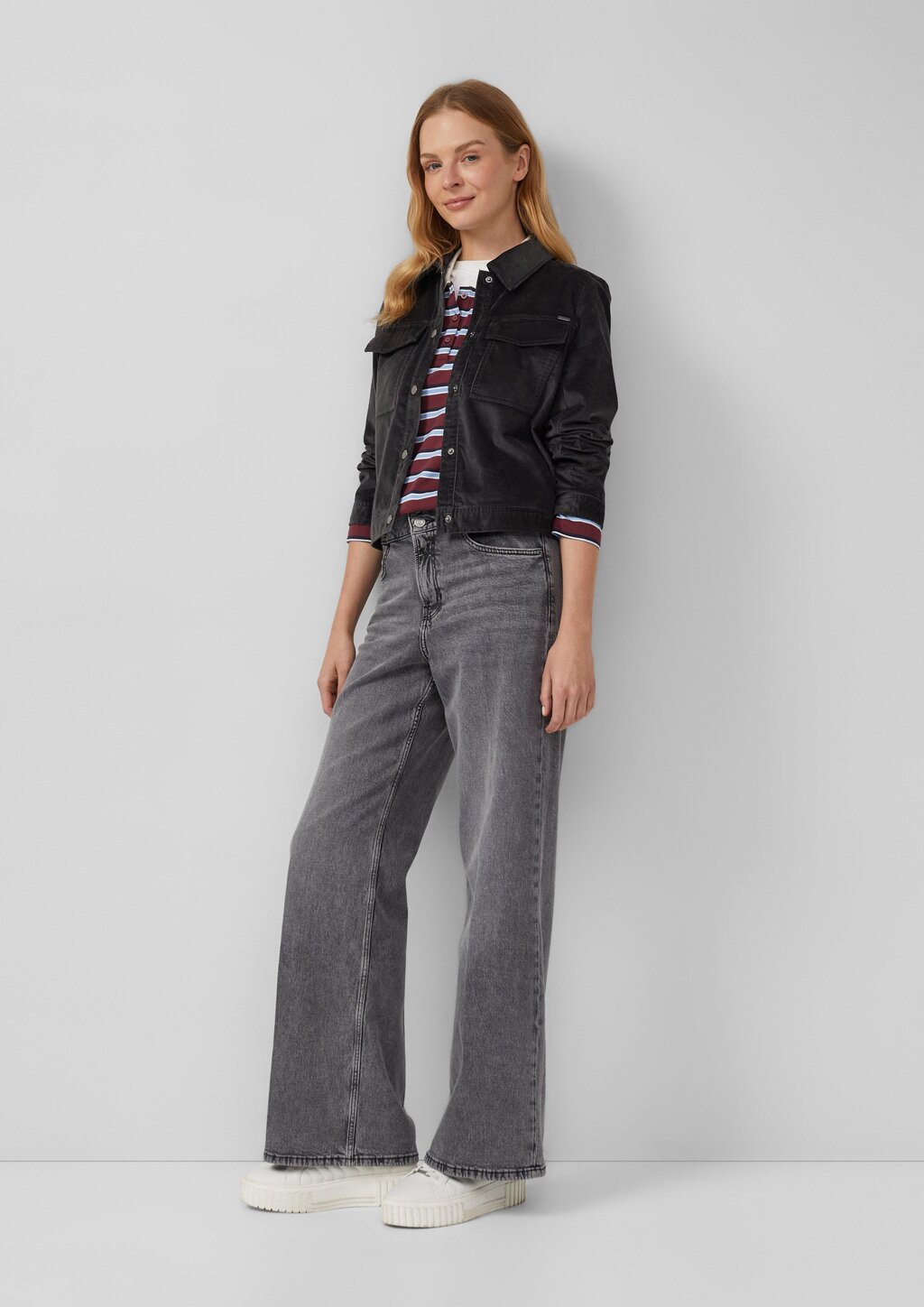 Feincord-Jacke mit Hemdkragen und aufgesetzten Brusttaschen