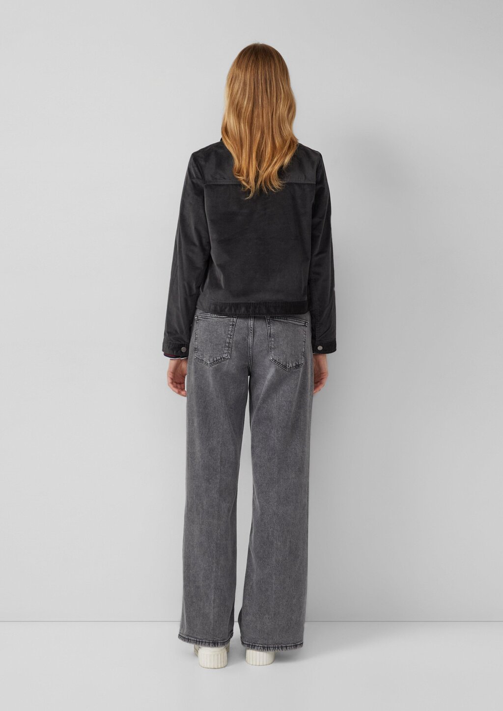 Feincord-Jacke mit Hemdkragen und aufgesetzten Brusttaschen