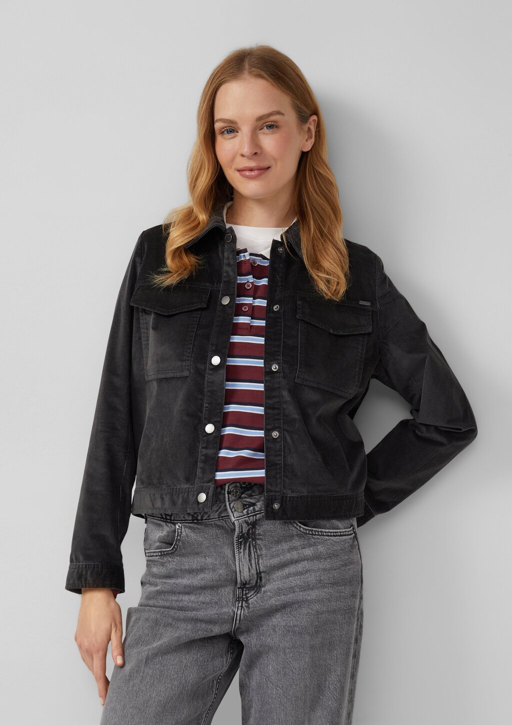 Feincord-Jacke mit Hemdkragen und aufgesetzten Brusttaschen