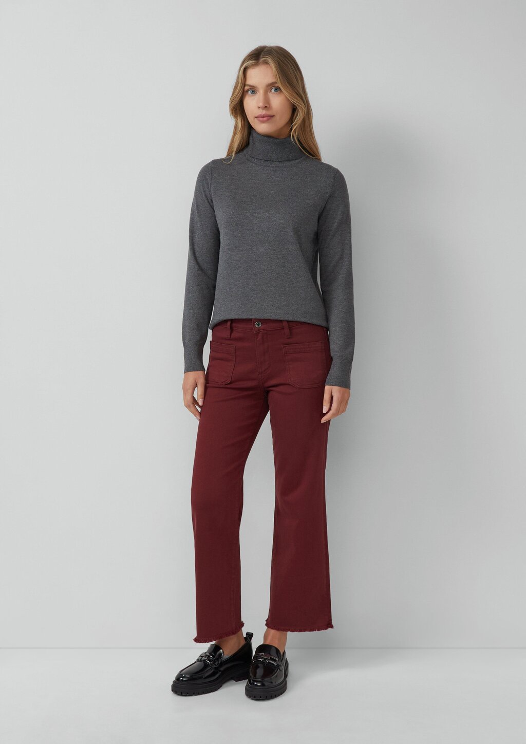 Cropped Jeans / Slim Fit / Mid Rise / Flared Leg / offener Saum