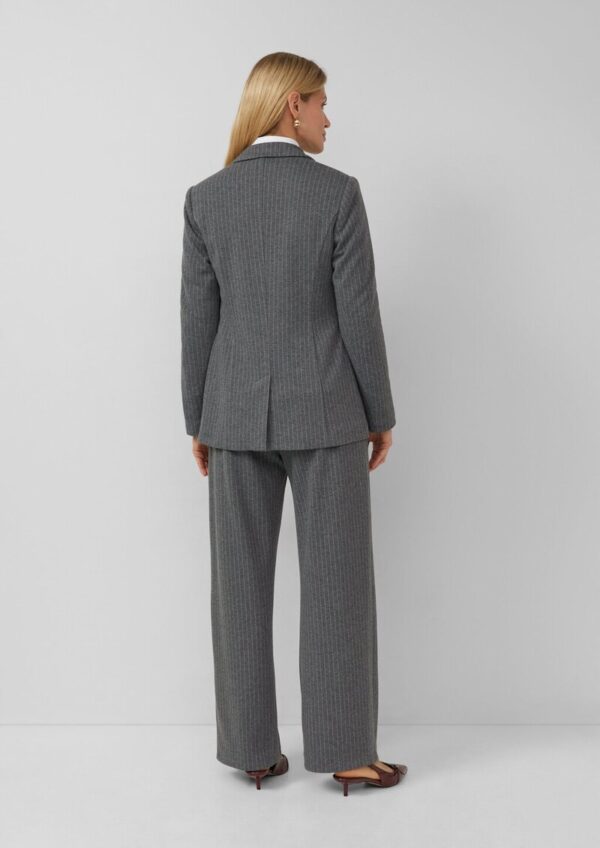 Antaillierter Blazer mit Nadelstreifen