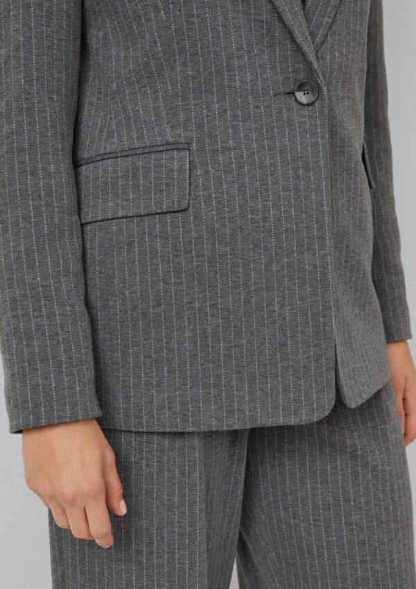 Antaillierter Blazer mit Nadelstreifen