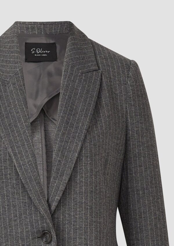 Antaillierter Blazer mit Nadelstreifen