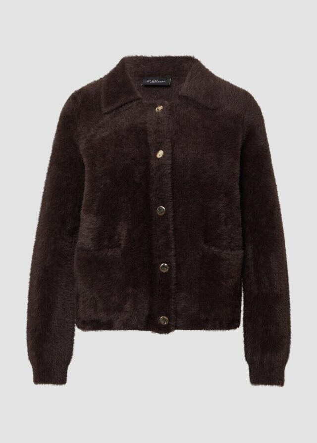 Fake-Fur-Jacke mit goldfarbenen Knöpfen und aufgesetzten Taschen