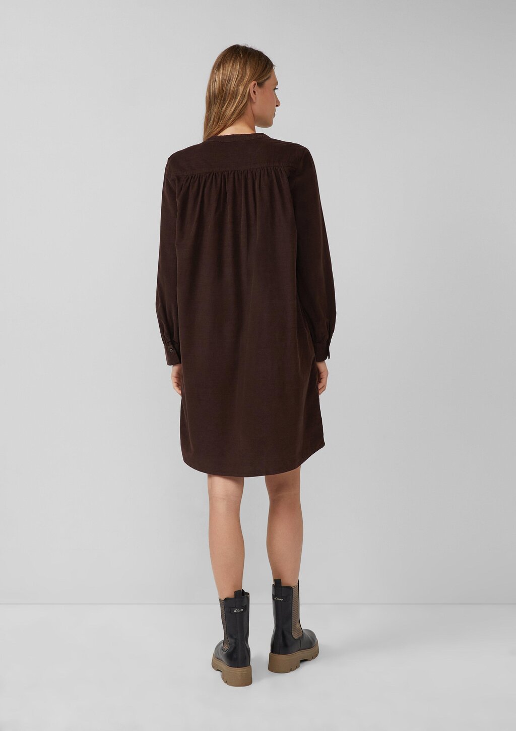 Feincord-Kleid mit seitlichen Eingrifftaschen