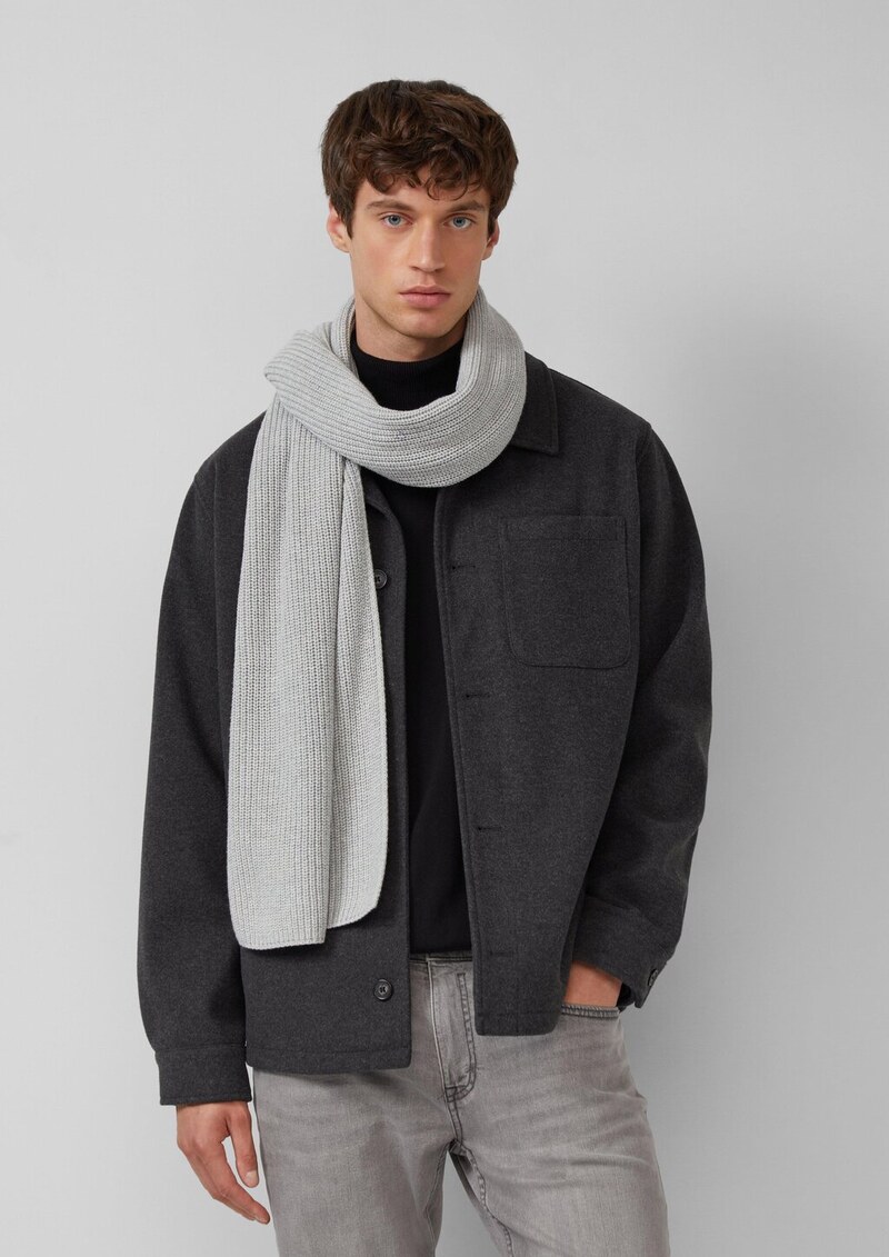 Weicher Schal aus Grobstrick