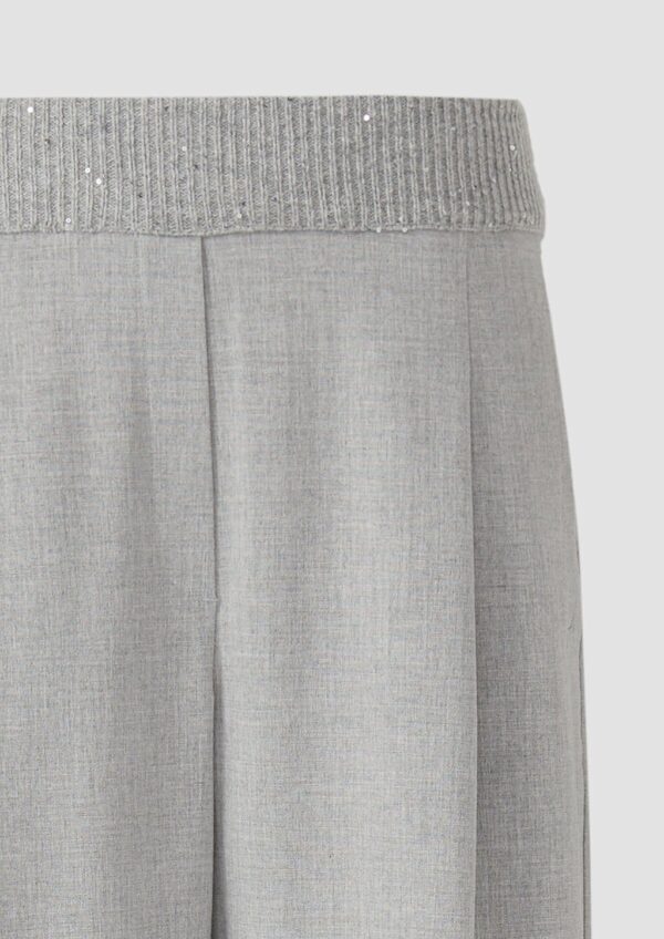 Hose mit Eingrifftaschen und Elastikbund