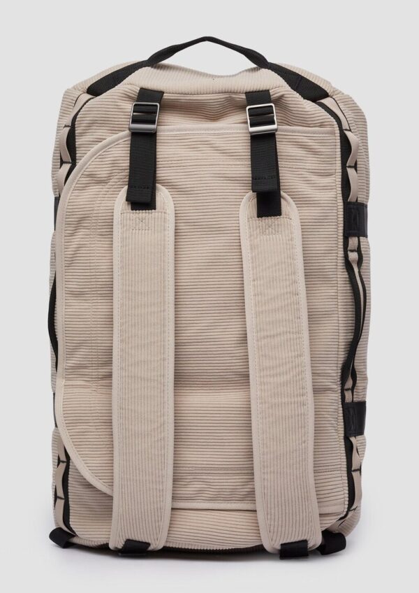 Multifunktionaler Rucksack aus Materialmix mit Nylongurt