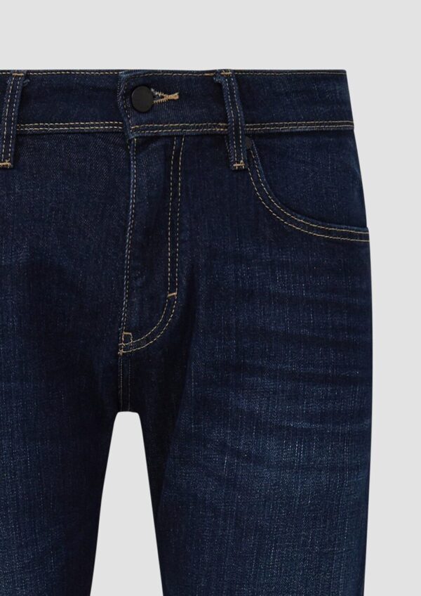 Jeans / Regular Fit / Mid Rise / Straight Leg