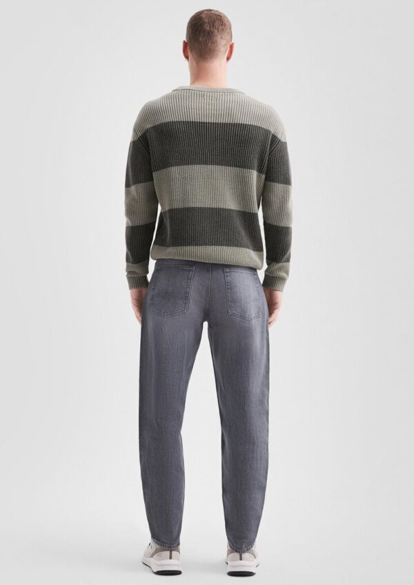 Denim Devon / Relaxed Fit / Mid Rise / Tapered Leg