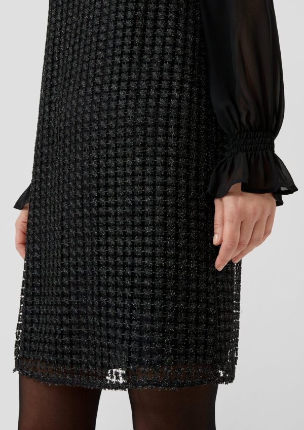 Langarm-Kleid aus Spitze mit Glitzergarn