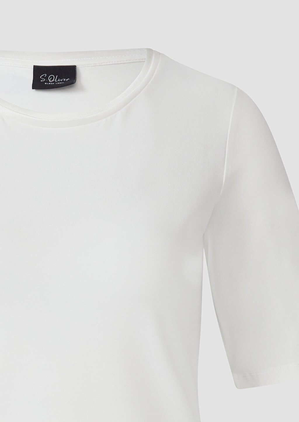 T-Shirt aus Baumwollmix mit Satindetail am Ausschnitt