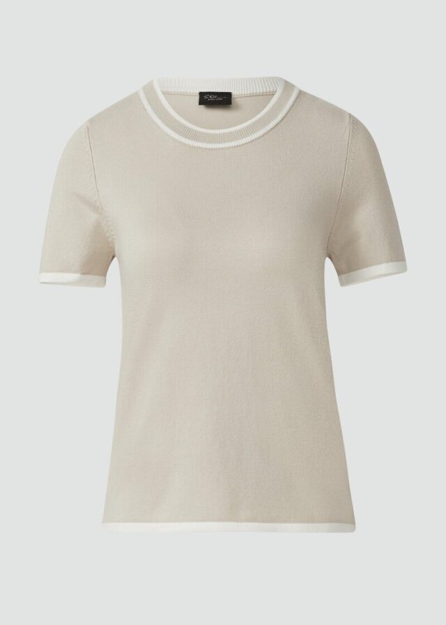 Kurzärmeliger Strickpullover mit Kontrastdetails