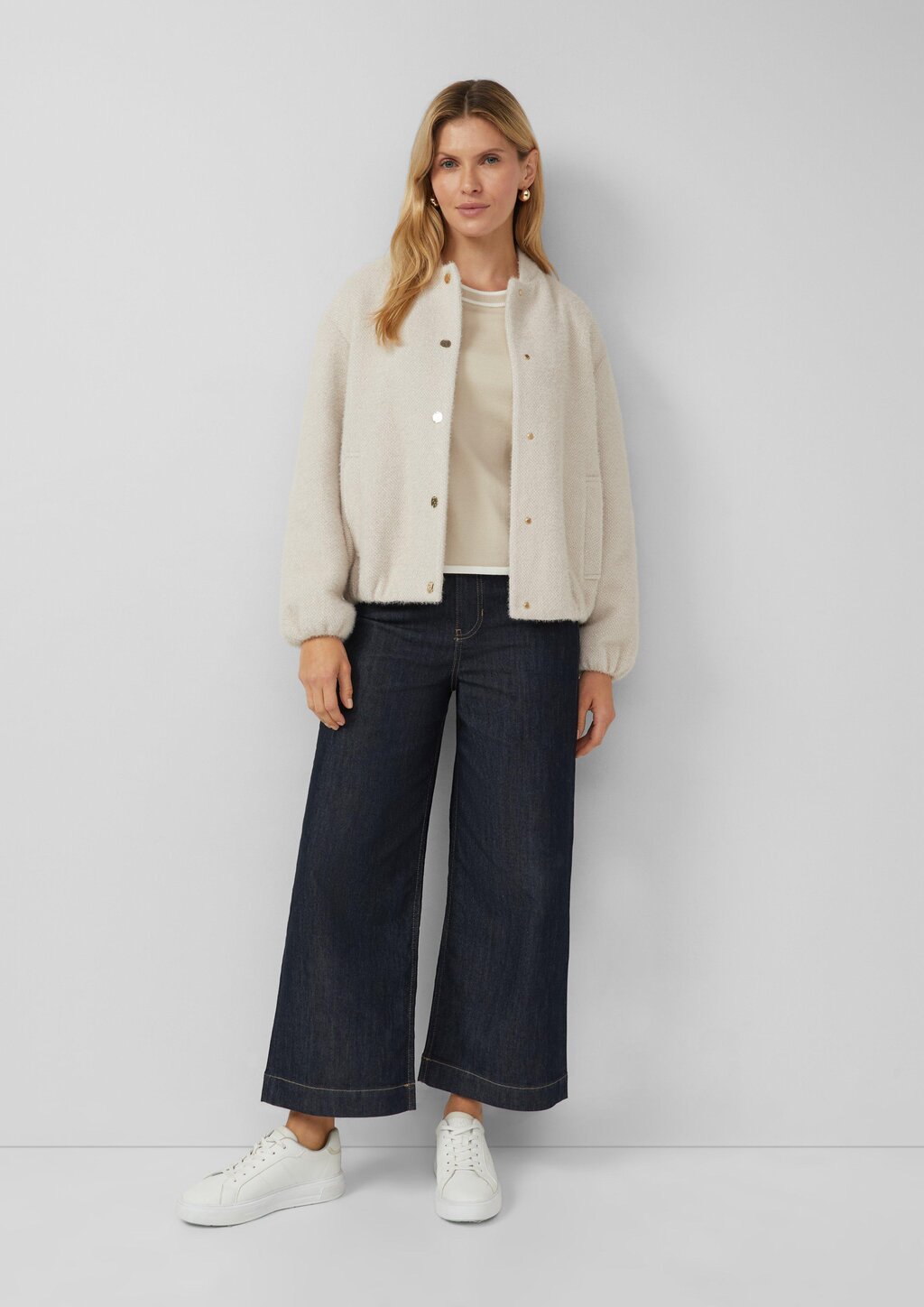 Kurzärmeliger Strickpullover mit Kontrastdetails