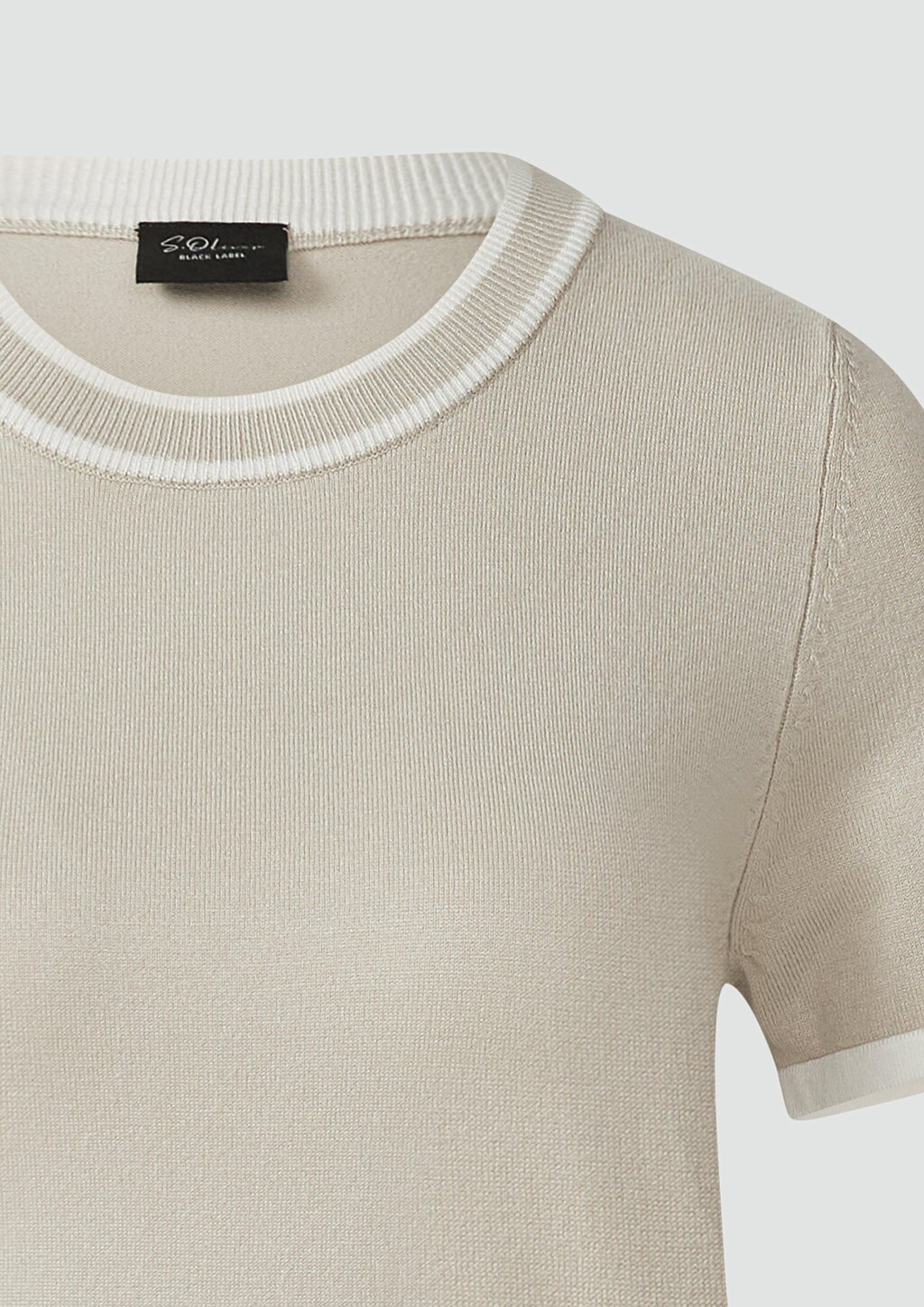 Kurzärmeliger Strickpullover mit Kontrastdetails