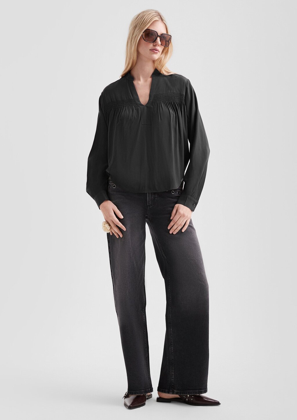 Feminine Bluse aus Viskose mit Smock-Detail