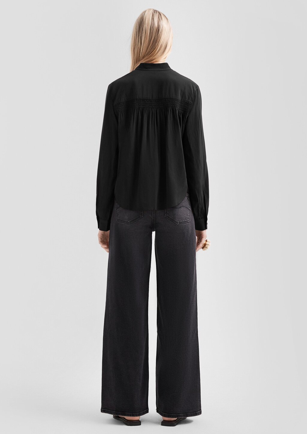 Feminine Bluse aus Viskose mit Smock-Detail