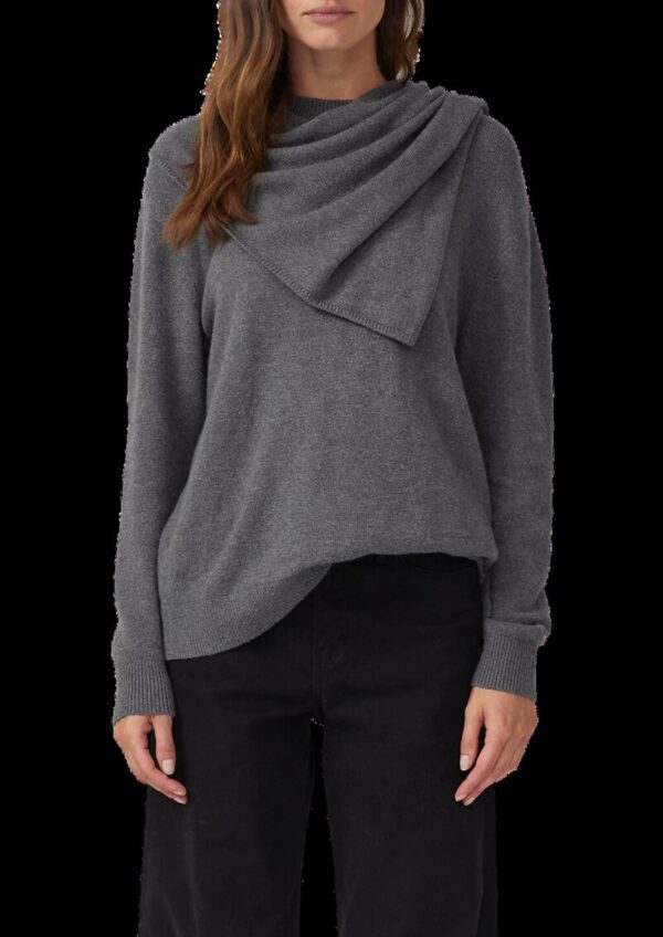 Pullover mit fixiertem Schal