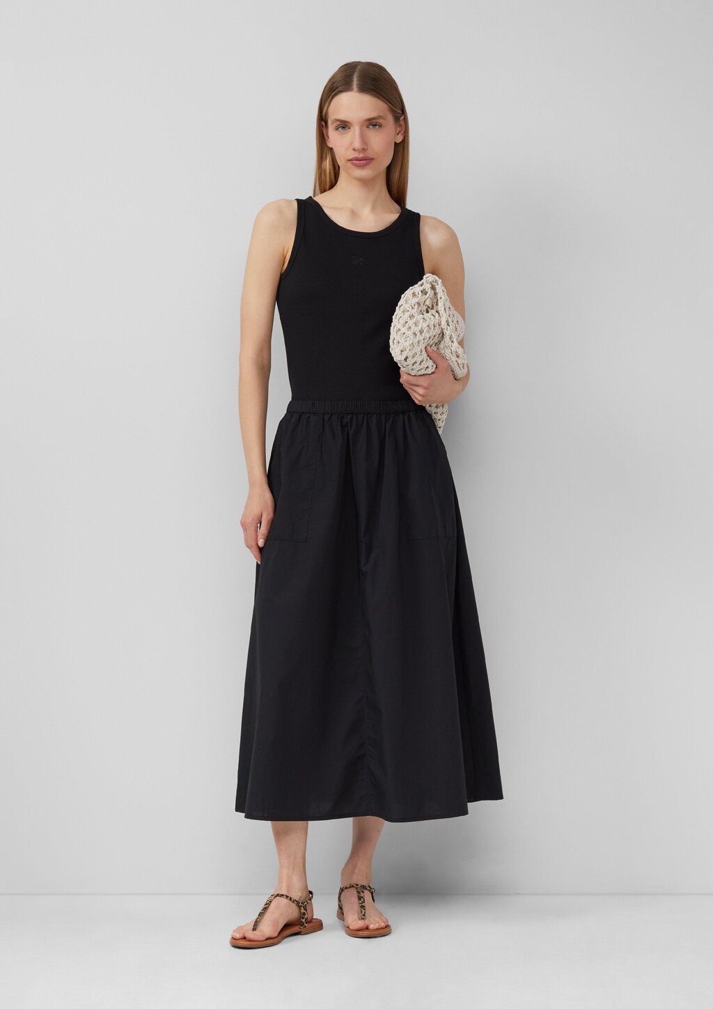 Ausgestellter Midirock aus Baumwolle mit aufgesetzten Taschen