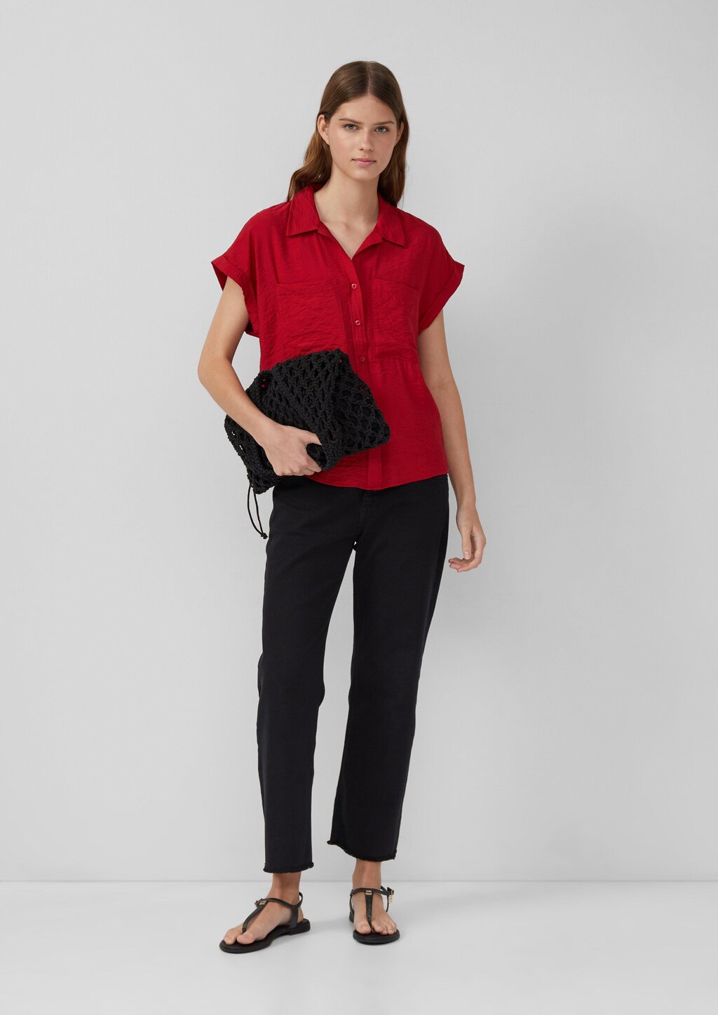 Bluse aus strukturiertem Viskosemix mit aufgesetzter Tasche