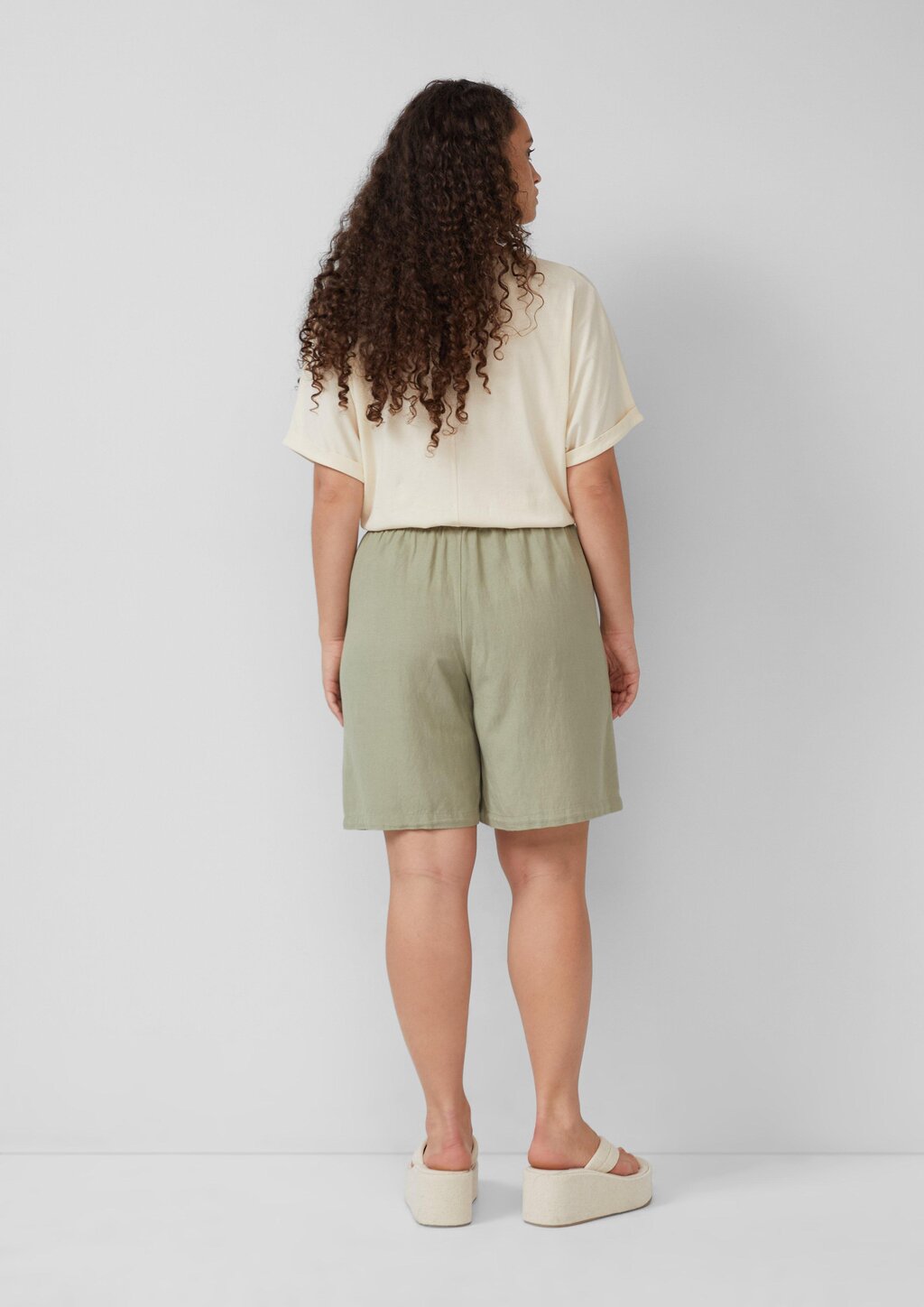 Shorts aus Leinen-Viskose-Mix