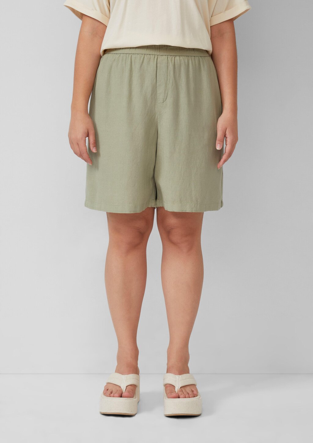 Shorts aus Leinen-Viskose-Mix