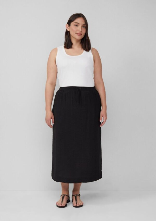 Midi-Rock aus strukturiertem Viskosemix mit seitlichem Schlitz