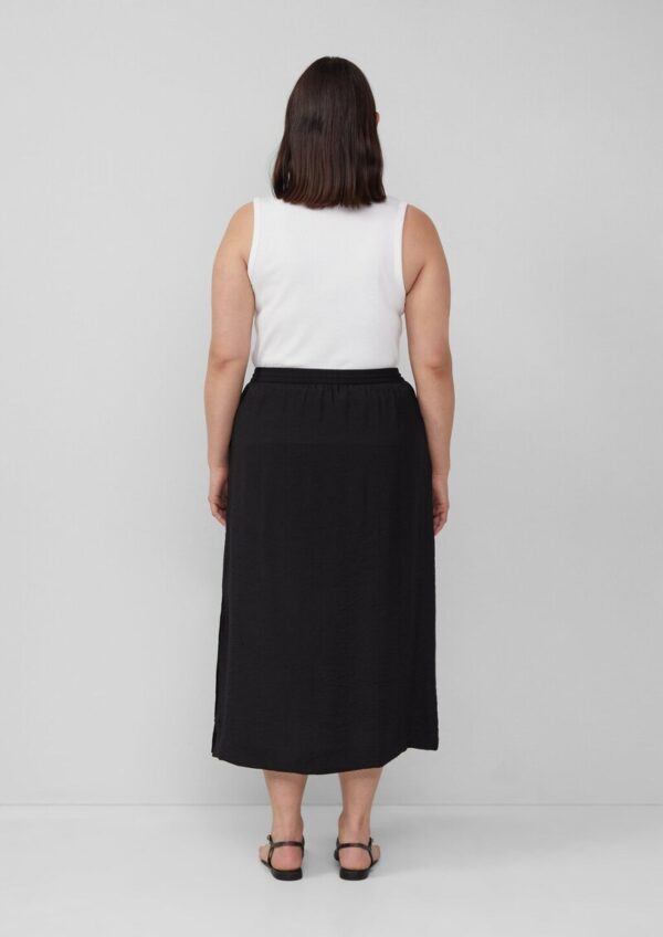 Midi-Rock aus strukturiertem Viskosemix mit seitlichem Schlitz