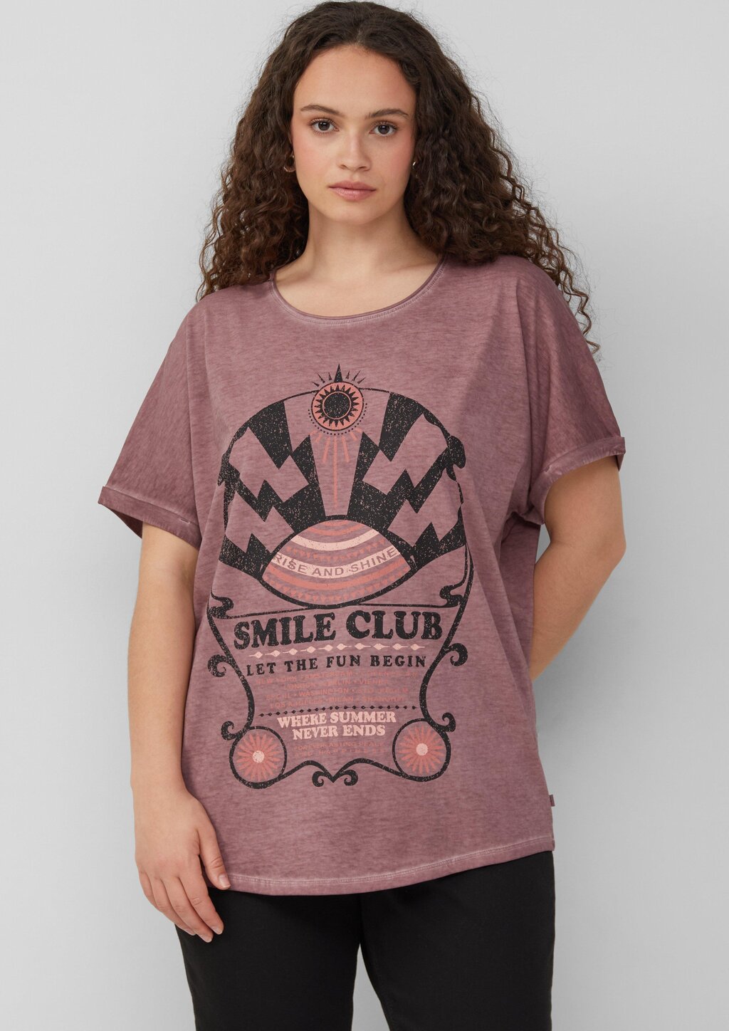 Gewaschenes T-Shirt mit Frontprint