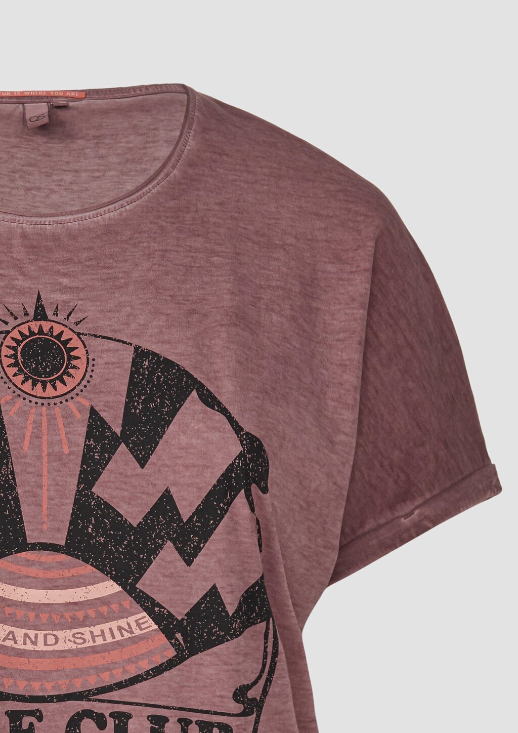 Gewaschenes T-Shirt mit Frontprint