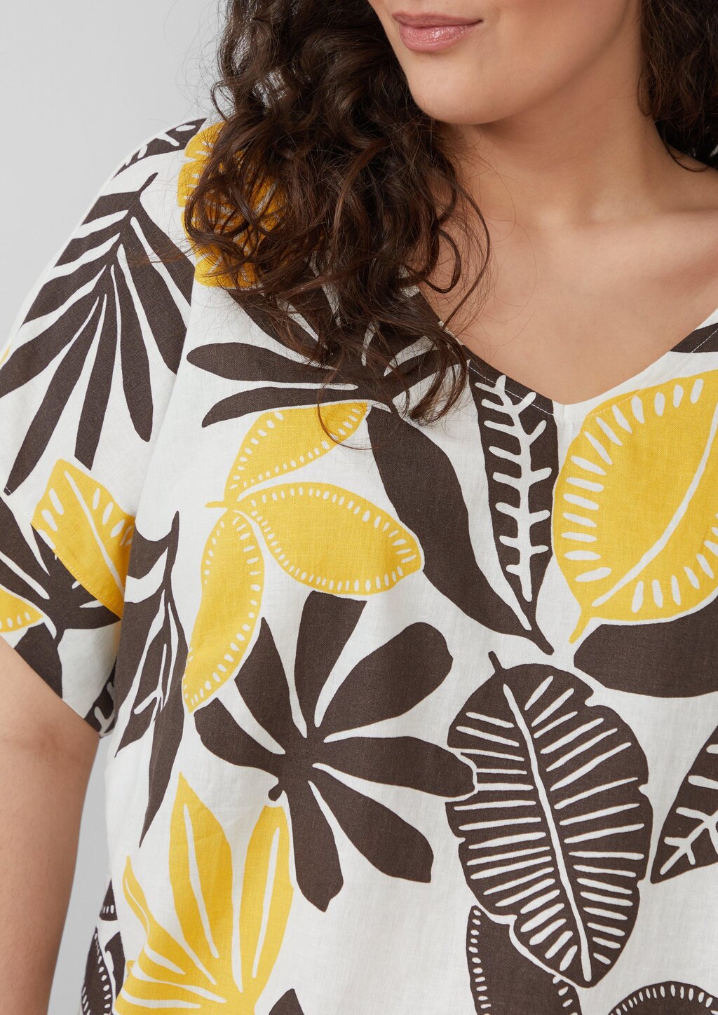 T-Shirt im Fabricmix mit Leinenanteil