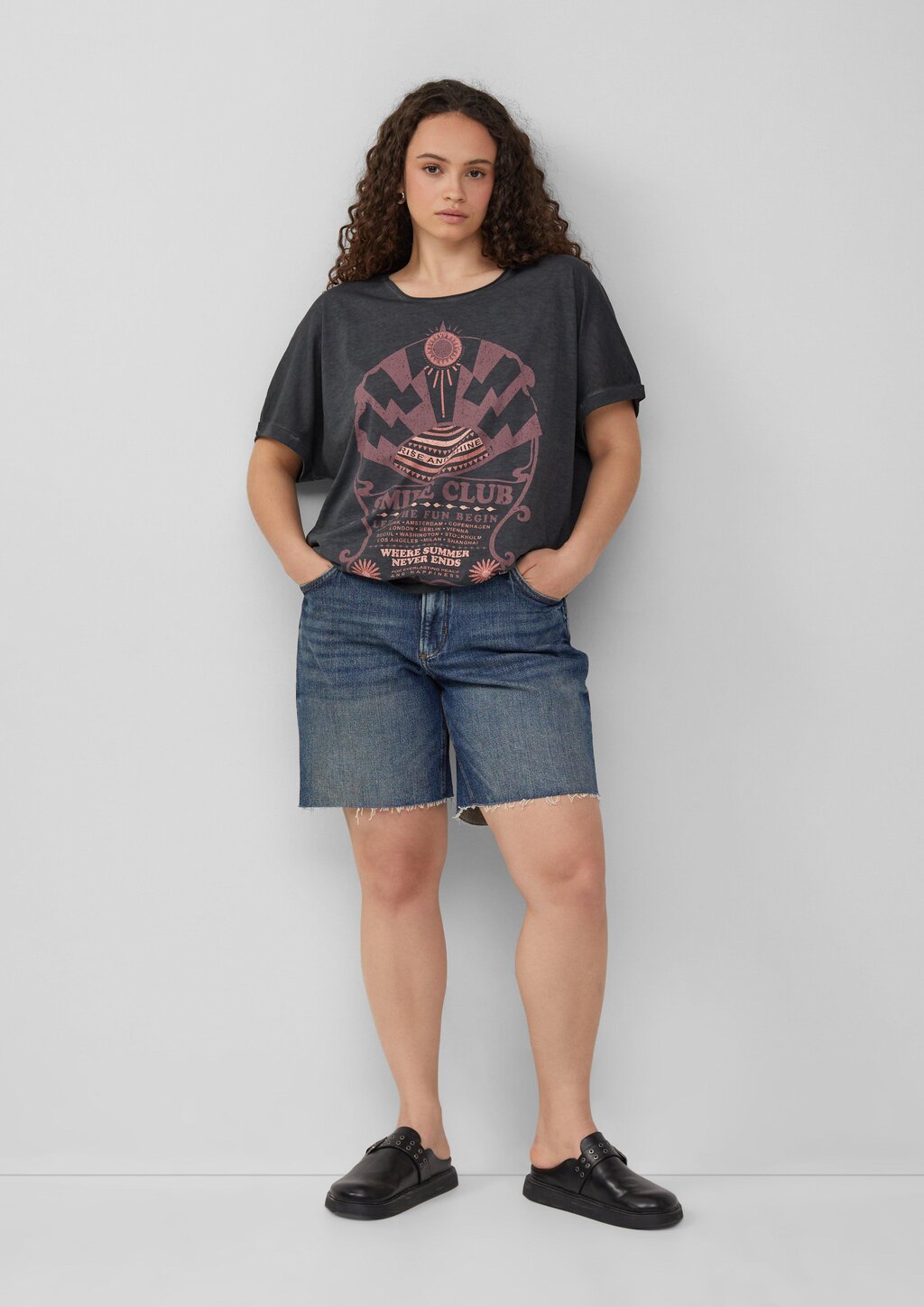 Jeans Mom / Relaxed Fit / High Rise