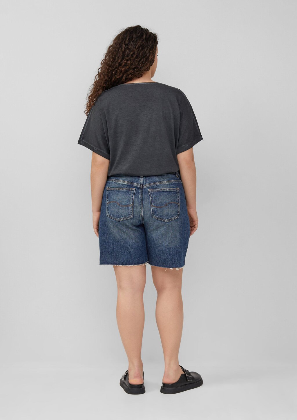 Jeans Mom / Relaxed Fit / High Rise