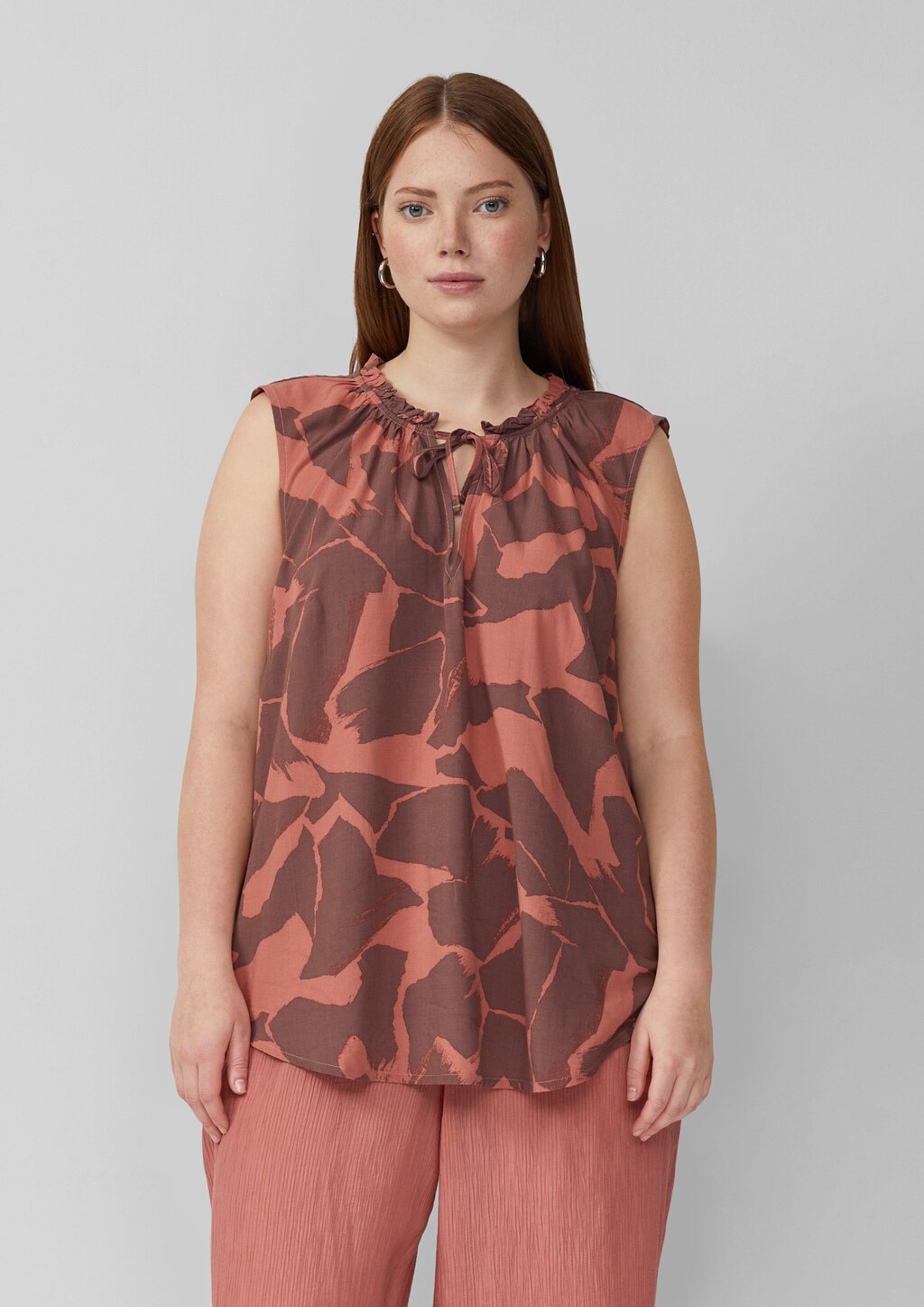 Blusentop mit Rüschenkragen