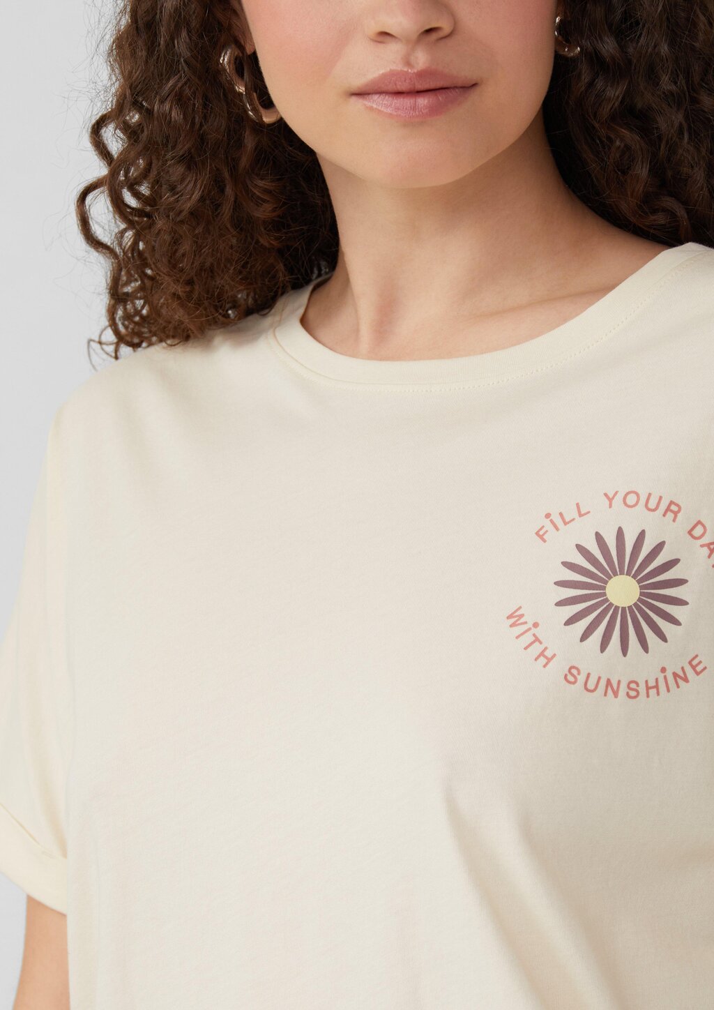 Lockeres T- Shirt mit Ärmelaufschlag und Frontprint